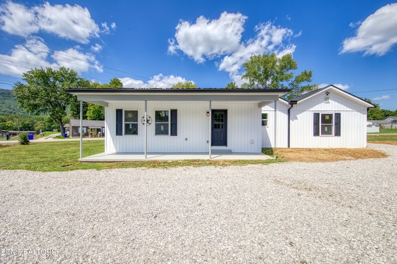 102 Love Dr, Harriman, TN 37748