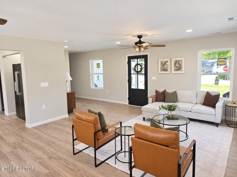 102 Love Dr, Harriman, TN 37748