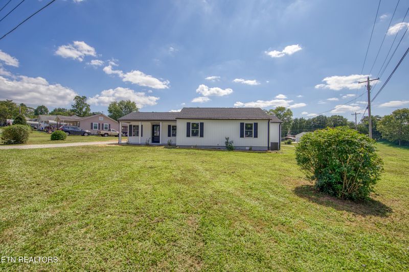 102 Love Dr, Harriman, TN 37748