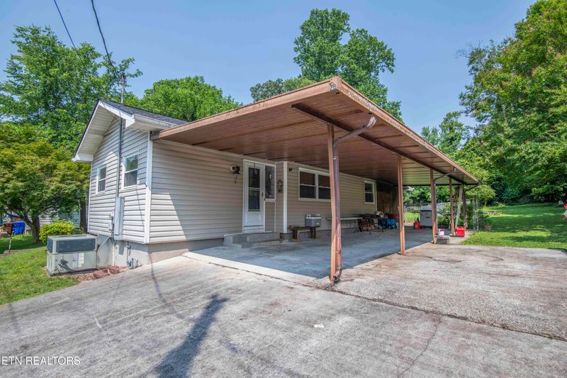 102 Malvern Rd, Oak Ridge, TN 37830