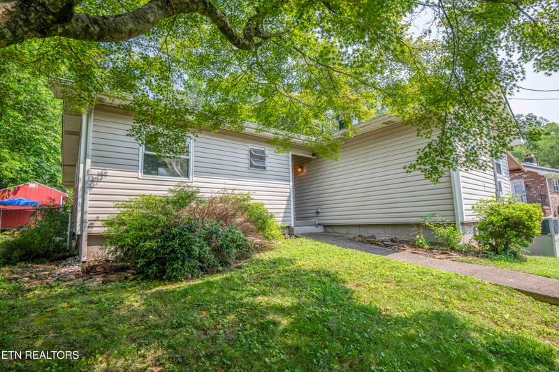 102 Malvern Rd, Oak Ridge, TN 37830
