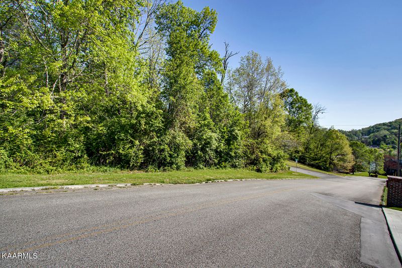 102 Masthead Dr, Clinton, TN 37716