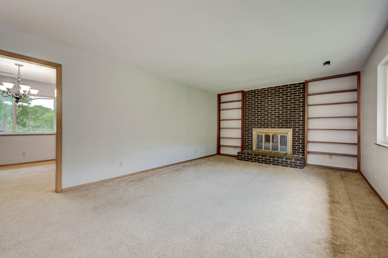 102 Newhaven Rd, Oak Ridge, TN 37830