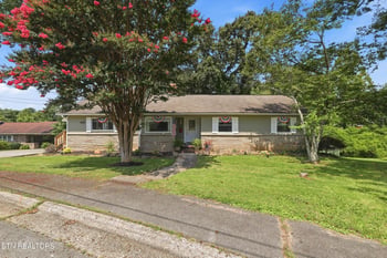 102 Nolan Rd, Oak Ridge, TN 37830