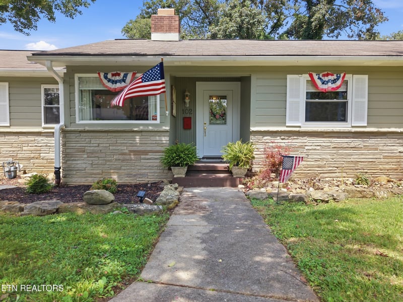 102 Nolan Rd, Oak Ridge, TN 37830