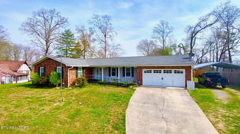 102 Oakwood Dr, Clinton, TN 37716