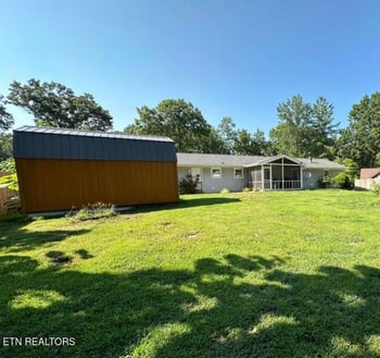 102 Oakwood Dr, Clinton, TN 37716