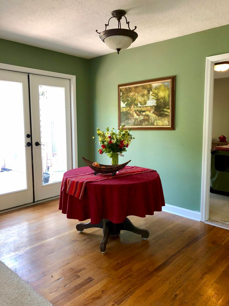 102 Orange Ln, Oak Ridge, TN 37830
