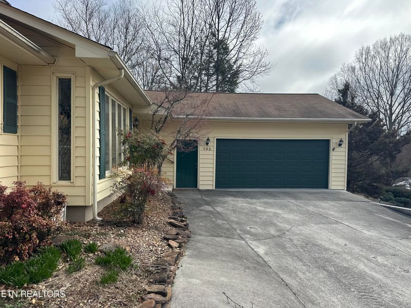 102 Osage Rd, Oak Ridge, TN 37830