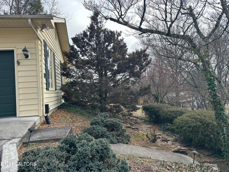 102 Osage Rd, Oak Ridge, TN 37830
