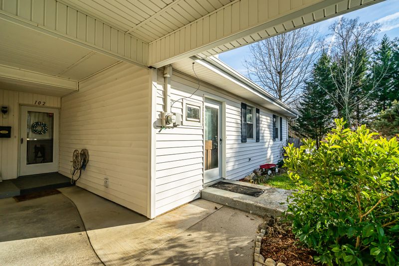 102 Piedmont Rd, Oak Ridge, TN 37830