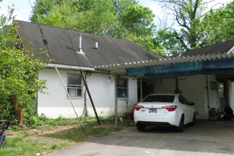 102 Pratt Ln, Oak Ridge, TN 37830