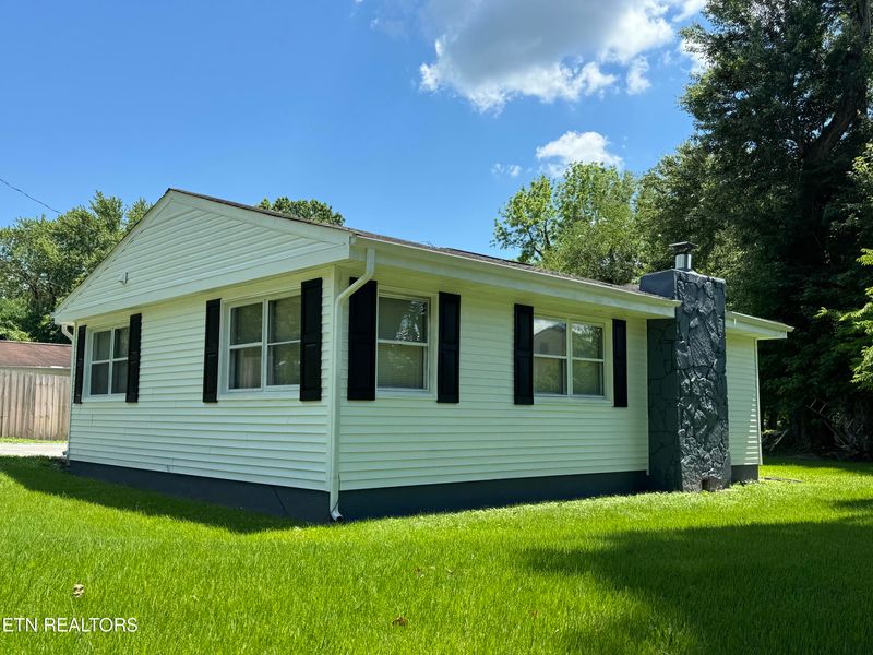 102 Princeton Ave, Oak Ridge, TN 37830