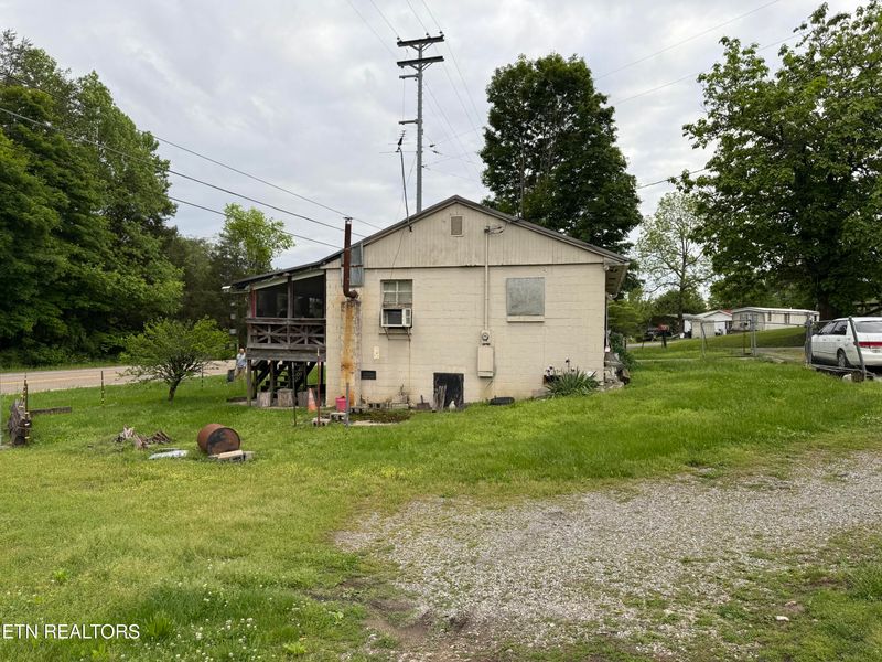 102 Rostron Ln, Clinton, TN 37716