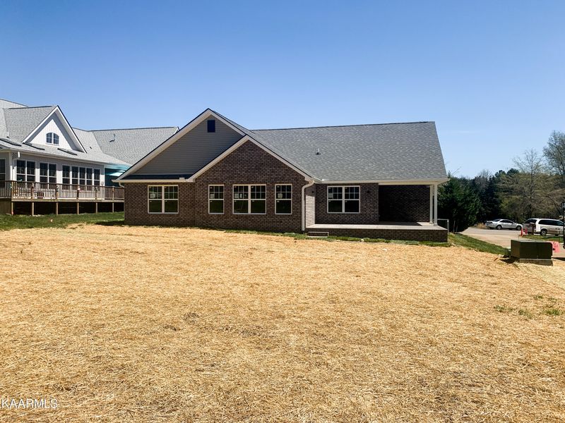 102 S Taube Ln, Oak Ridge, TN 37830