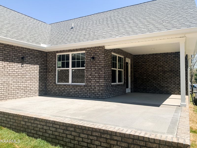 102 S Taube Ln, Oak Ridge, TN 37830