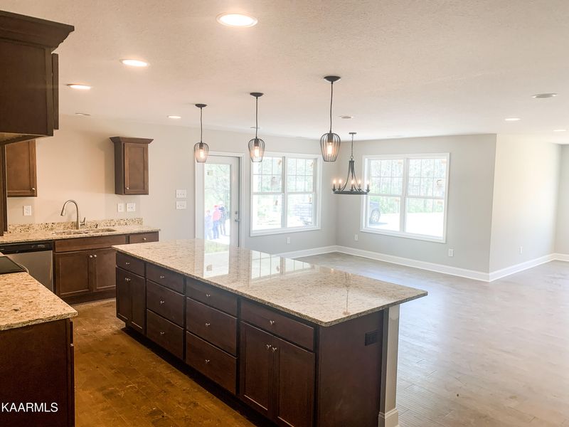 102 S Taube Ln, Oak Ridge, TN 37830