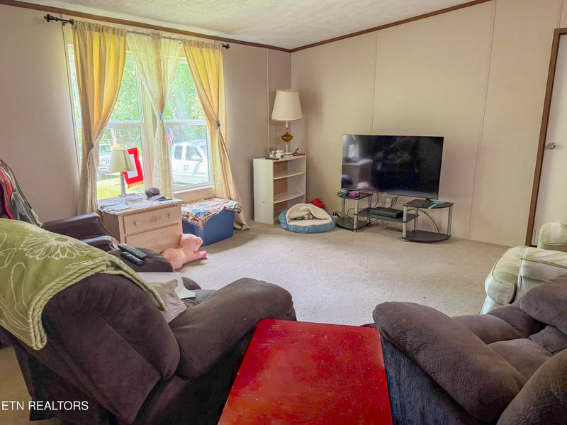 102 Skyline Ct, Crossville, TN 38572