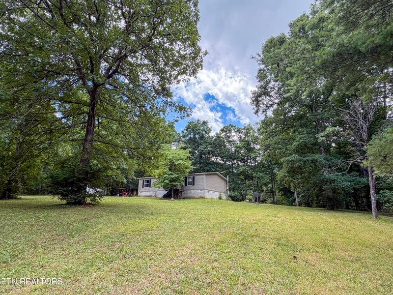 102 Skyline Ct, Crossville, TN 38572