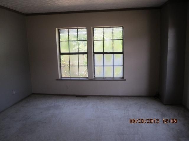 102 Spring St, Wartburg, TN 37887