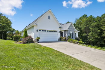 102 Tahlequah Ln, Loudon, TN 37774