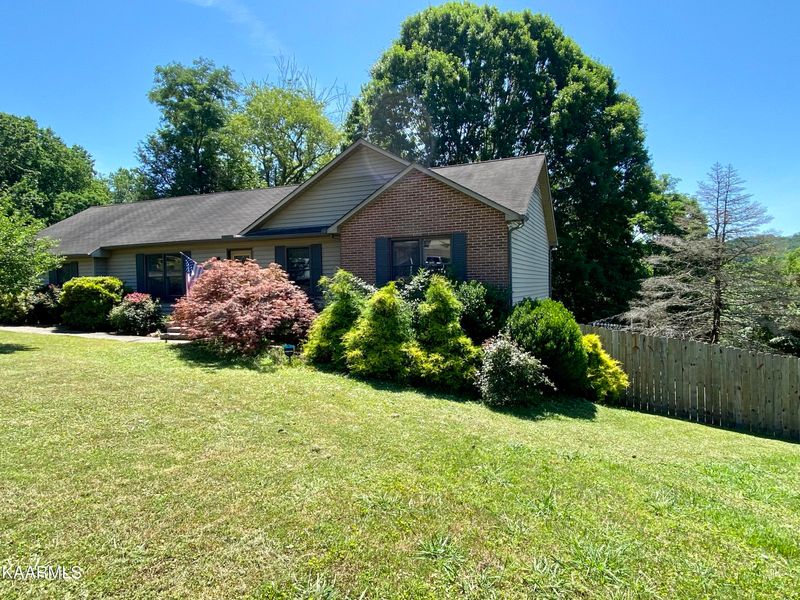 102 Tamara Ln, Oak Ridge, TN 37830