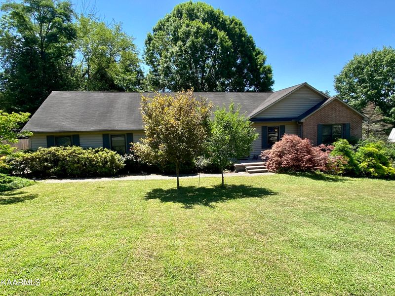 102 Tamara Ln, Oak Ridge, TN 37830