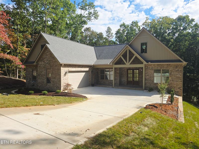 102 Tanasi Dr, Loudon, TN 37774