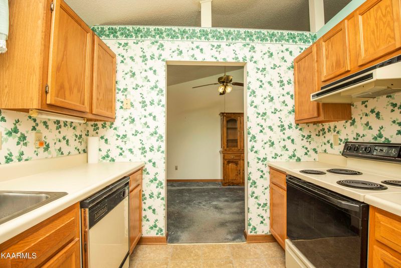 102 Terri Ln, Oak Ridge, TN 37830