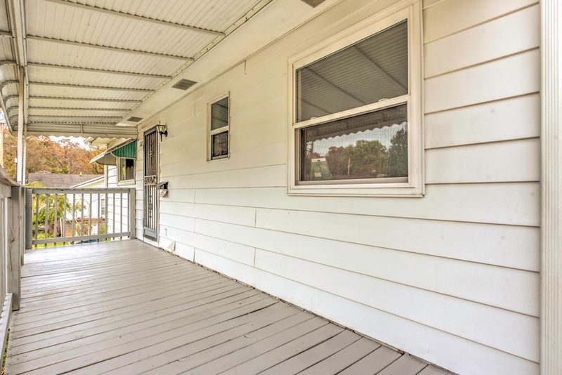 102 Thelma Rd, Oak Ridge, TN 37830