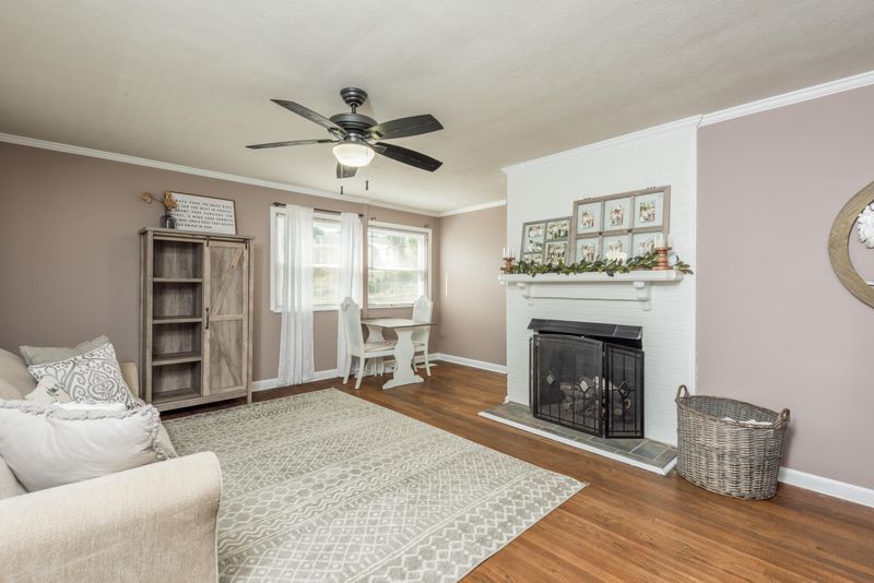 102 Tomlinson Rd, Oak Ridge, TN 37830