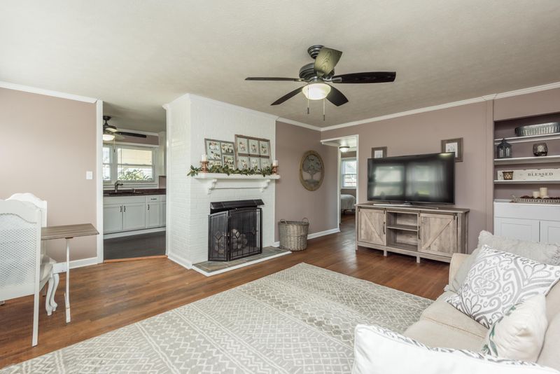 102 Tomlinson Rd, Oak Ridge, TN 37830