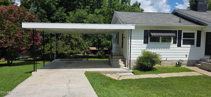 102 Underwood Rd, Oak Ridge, TN 37830