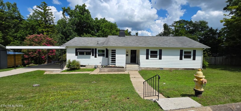102 Underwood Rd, Oak Ridge, TN 37830