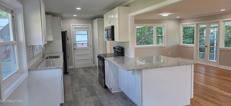 102 Underwood Rd, Oak Ridge, TN 37830