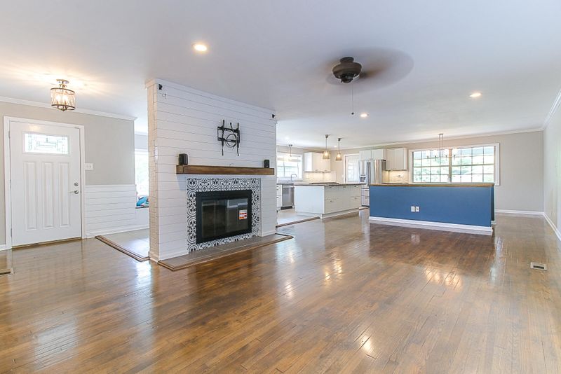 102 Uvalde Ln, Oak Ridge, TN 37830