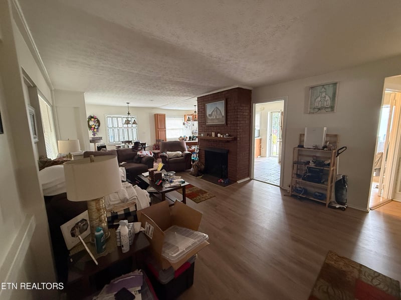 102 Victoria Rd, Oak Ridge, TN 37830