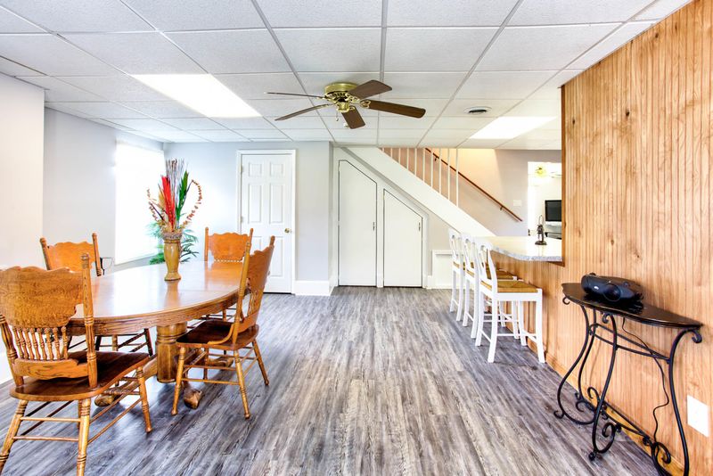 102 W Bullrun Valley Dr, Powell, TN 37849