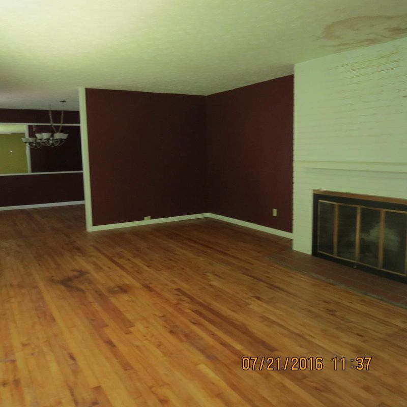 102 W Damascus Rd, Oak Ridge, TN 37830