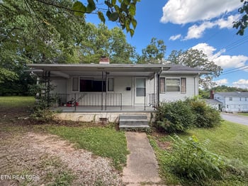 102 W Farragut Rd, Oak Ridge, TN 37830