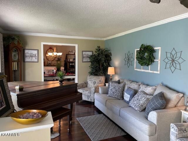 102 W Melbourne Rd, Oak Ridge, TN 37830