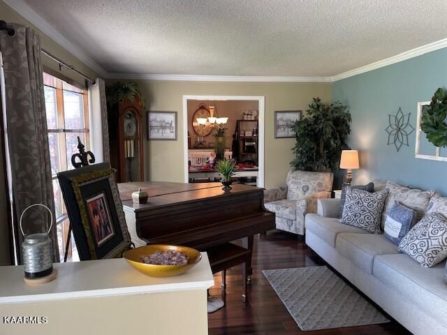 102 W Melbourne Rd, Oak Ridge, TN 37830