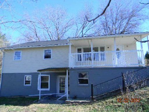 102 Walnut St, Harriman, TN 37748