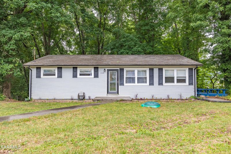 102 Wayne Pl, Oak Ridge, TN 37830
