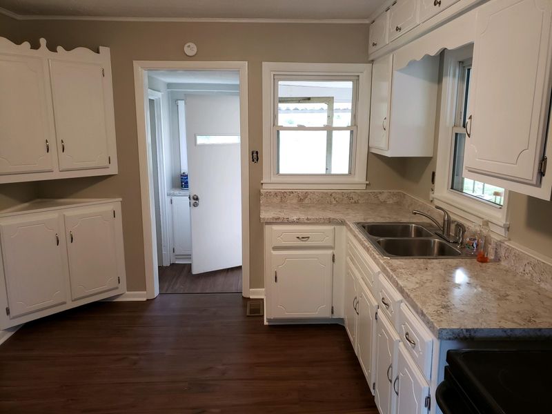 102 Woodlawn Dr, Kingston, TN 37763