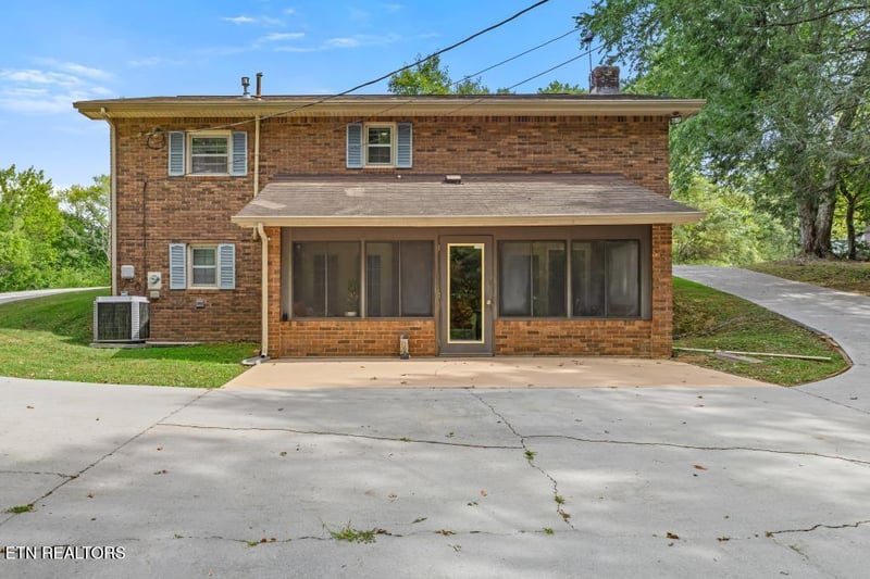1020 Bledsoe Dr, Etowah, TN 37331