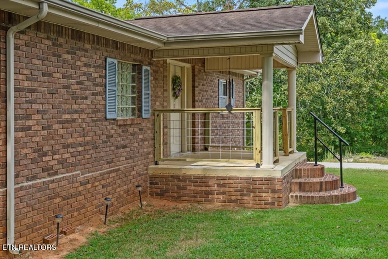 1020 Bledsoe Dr, Etowah, TN 37331