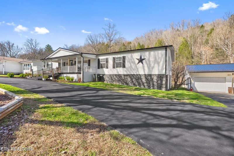 1020 Cox Cir, Oliver Springs, TN 37840