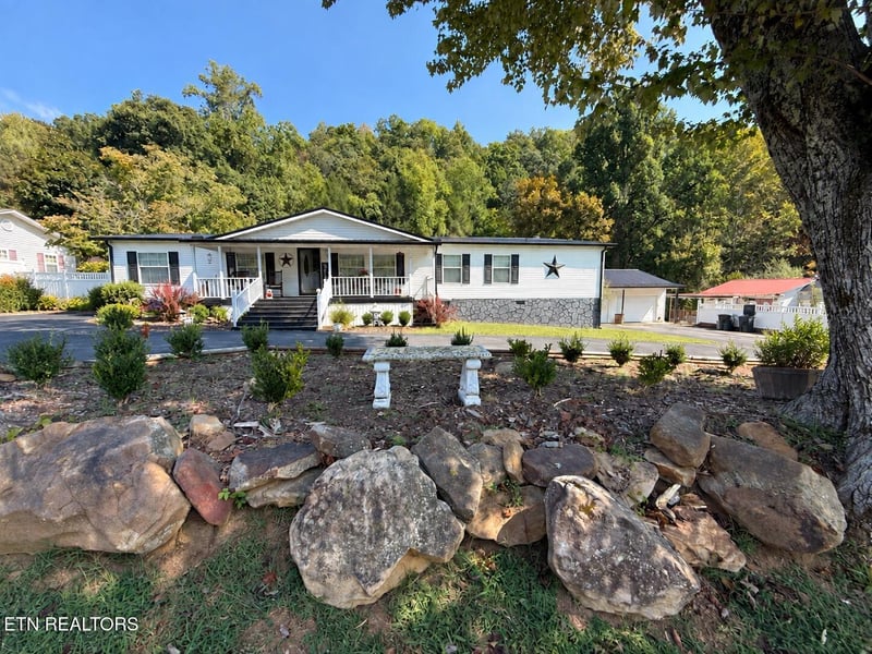 1020 Cox Cir, Oliver Springs, TN 37840