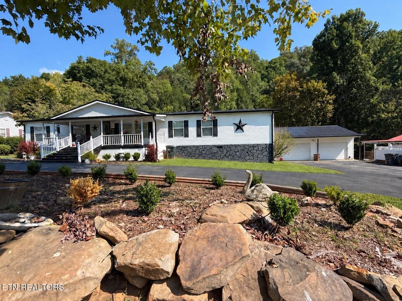 1020 Cox Cir, Oliver Springs, TN 37840
